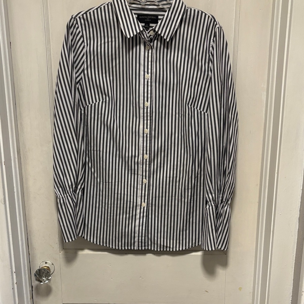 Banana Republic Black and White Stripe Tailored Fit Longsleeve Collared Shirt 12